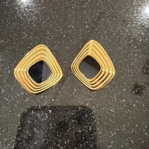 The Vintage Noir Earring